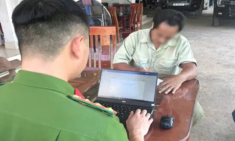 Ra đầu thú sau một tháng lẩn trốn trong rừng