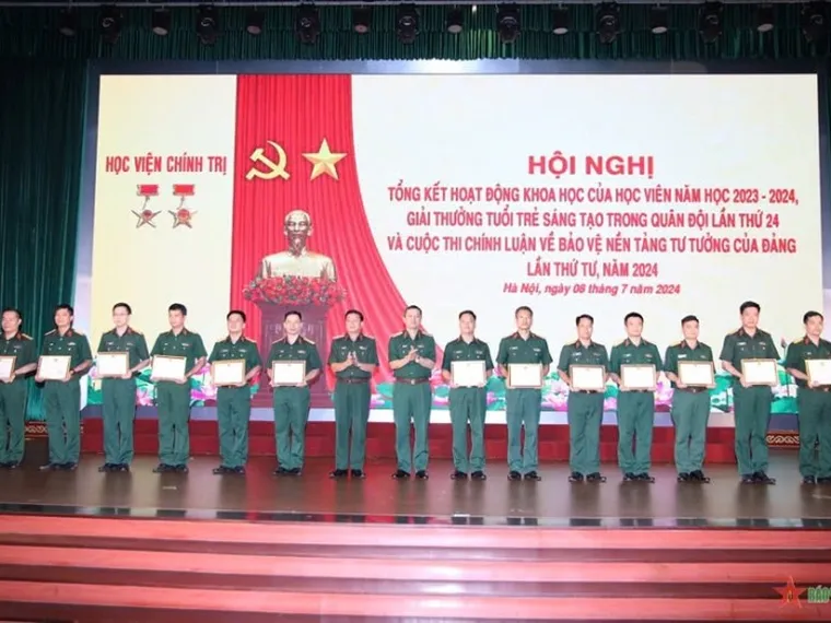 Học viên Học viện Chính trị bảo vệ tư tưởng Hồ Chí Minh trong tình hình mới